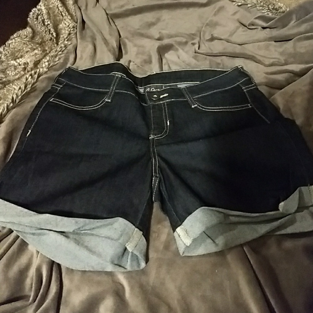 Stretch jean shorts